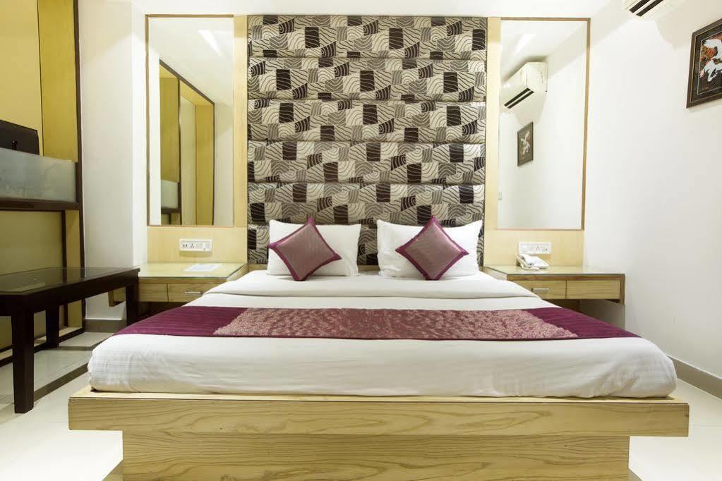 Omega Residency Hotel New Delhi Buitenkant foto