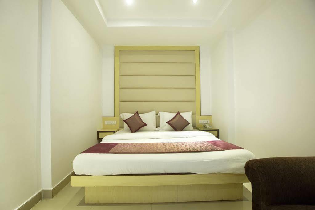 Omega Residency Hotel New Delhi Buitenkant foto