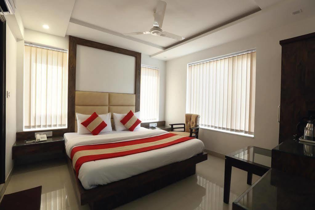 Omega Residency Hotel New Delhi Buitenkant foto
