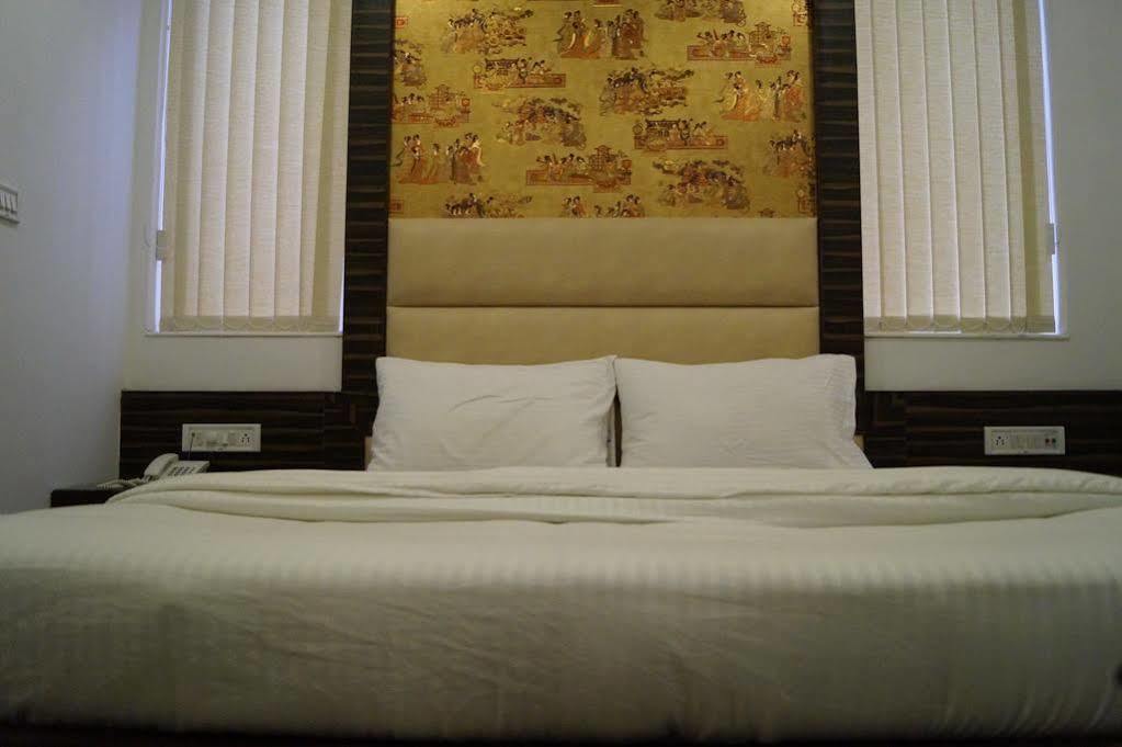 Omega Residency Hotel New Delhi Buitenkant foto